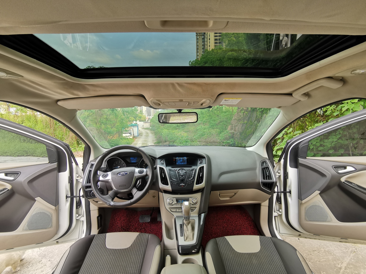 2012年12月福特 福克斯  2012款 三厢 1.6L 自动舒适型