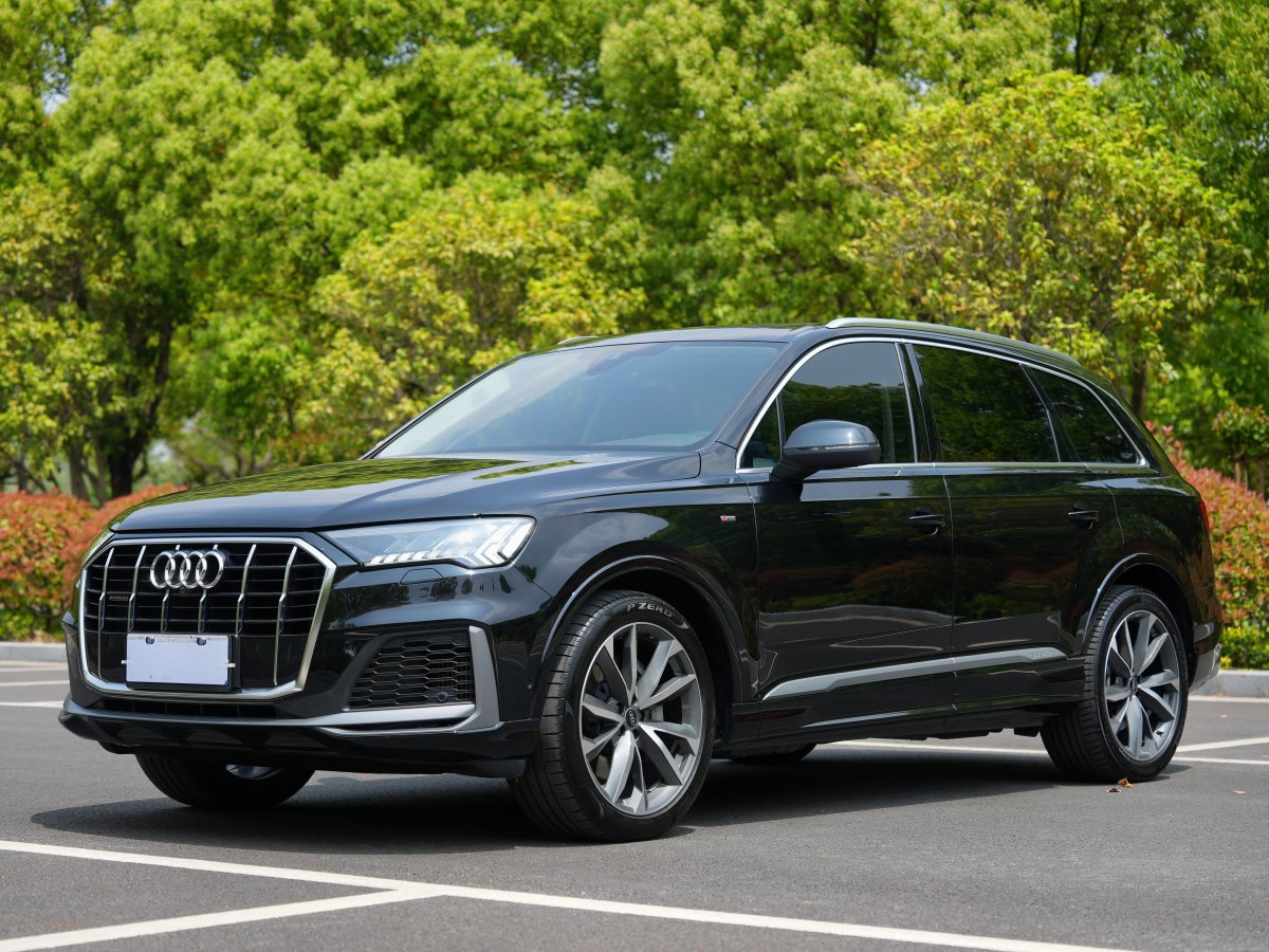 2022年3月奧迪 奧迪Q7  2023款 55 TFSI quattro S line運(yùn)動(dòng)型