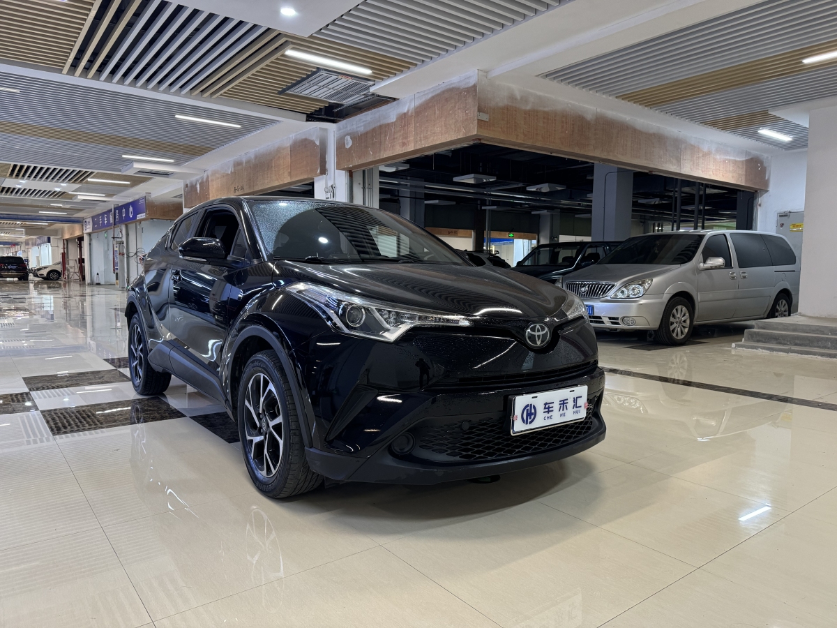 豐田 C-HR  2020款 2.0L 領(lǐng)先版圖片