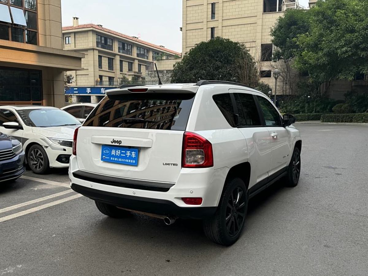 Jeep 指南者  2013款 2.4L 四驅(qū)豪華版圖片