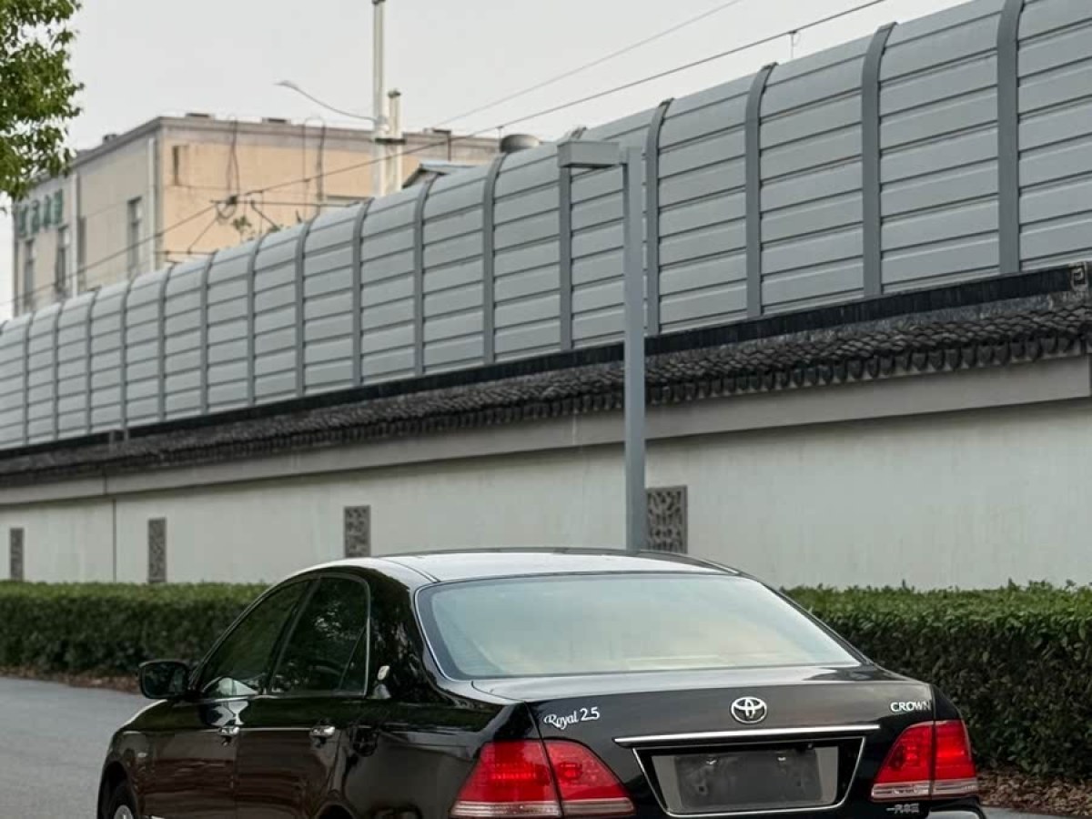 豐田 皇冠  2009款 2.5L Royal特別導(dǎo)航版圖片