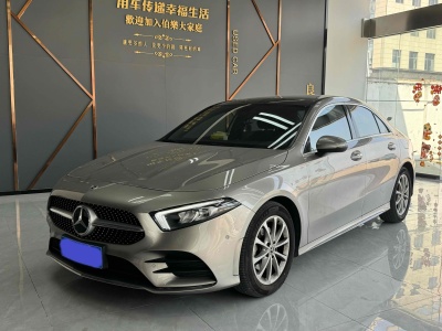 奔馳 奔馳A級(jí) A 200 L 運(yùn)動(dòng)轎車時(shí)尚型圖片