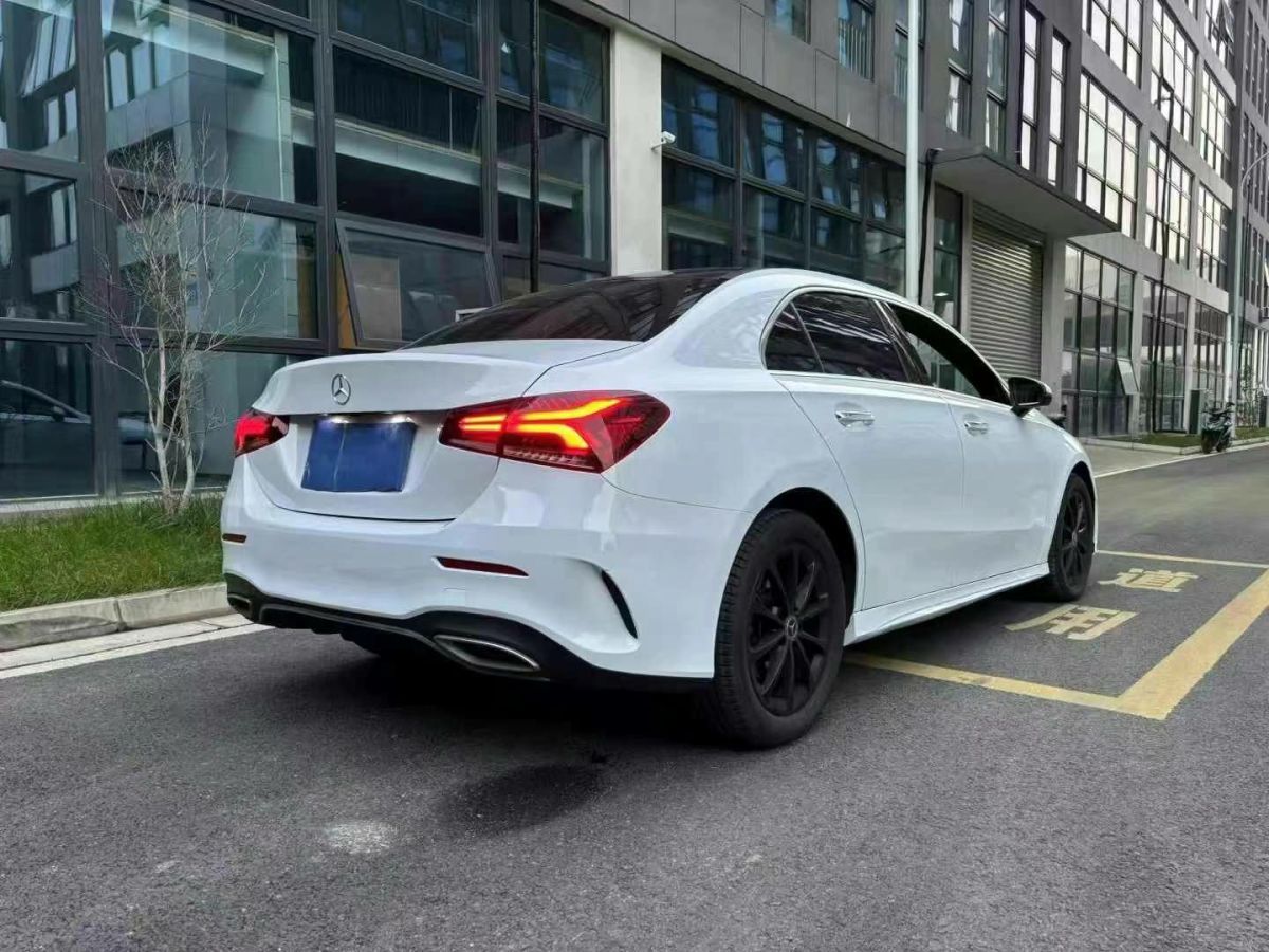 奔馳 奔馳A級  2019款  A 220 L 4MATIC 運動轎車圖片