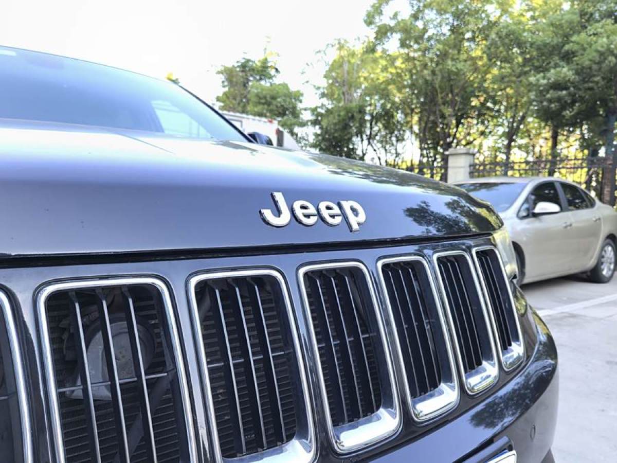 Jeep 大切諾基  2014款 3.6L 精英導(dǎo)航版圖片