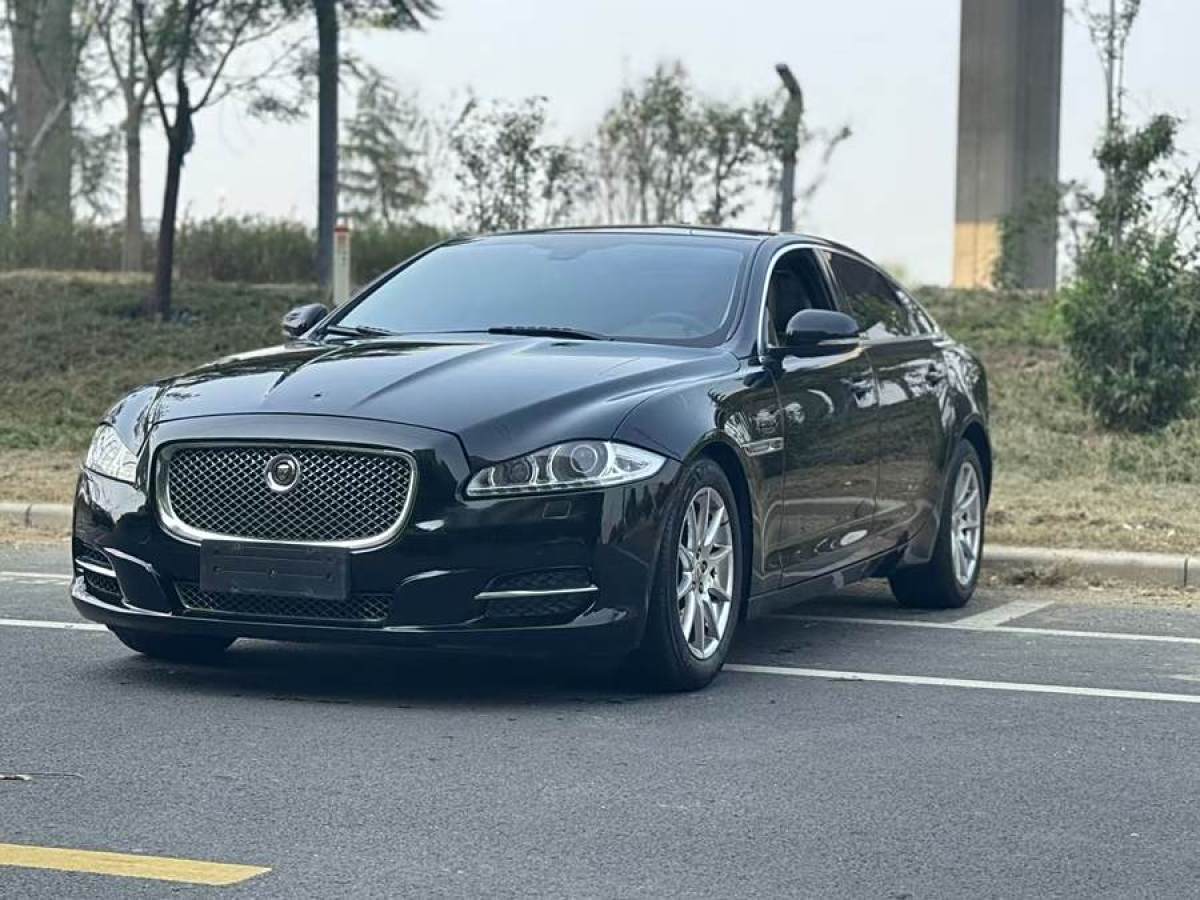 2015年10月捷豹 XJ  2015款 XJL 2.0T 兩驅(qū)全景商務版