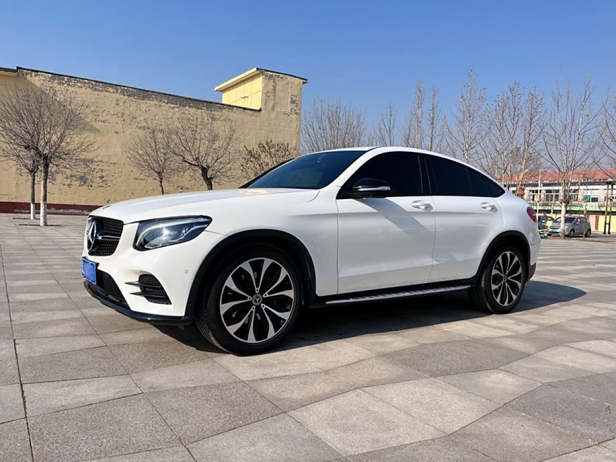 奔馳 奔馳GLC  2022款 改款 GLC 260 4MATIC 轎跑SUV圖片