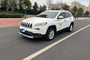 自由光 Jeep 2.0L 優(yōu)越版