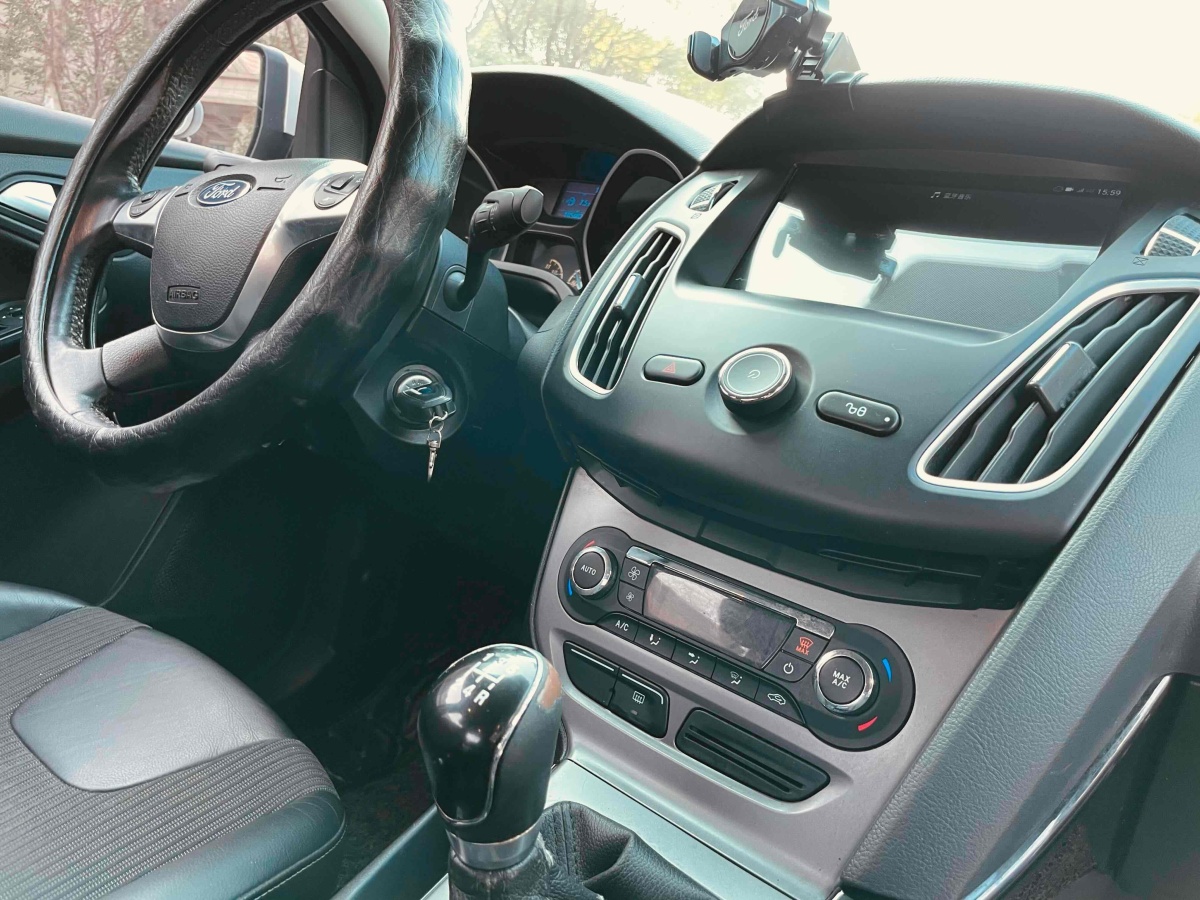 福特 福克斯  2015款 三厢 1.6L 手动舒适型图片