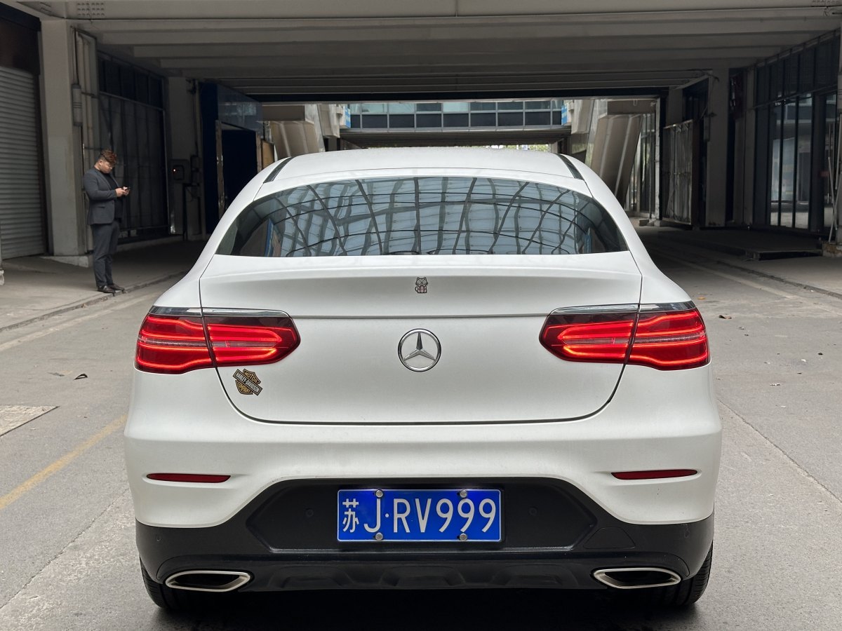 2017年6月奔馳 奔馳GLC  2021款 GLC 260 4MATIC 轎跑SUV