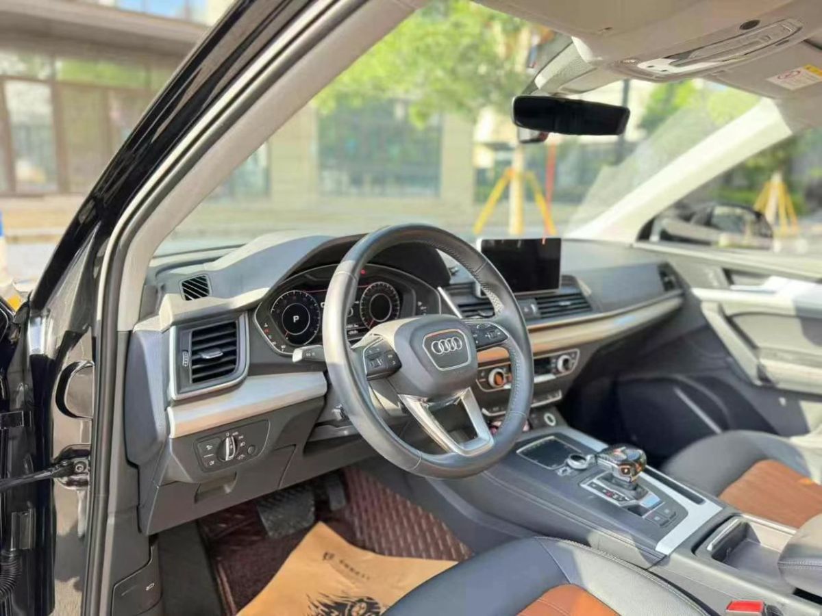 奧迪 奧迪Q3  2020款 35 TFSI 時(shí)尚動(dòng)感型圖片