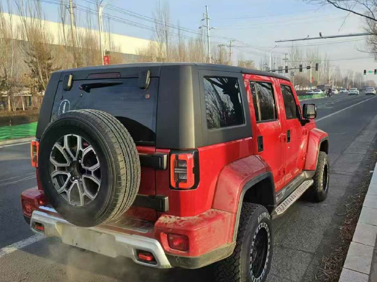 北京 BJ40  2020款 2.0T 自動四驅(qū)城市獵人版?zhèn)b客型圖片