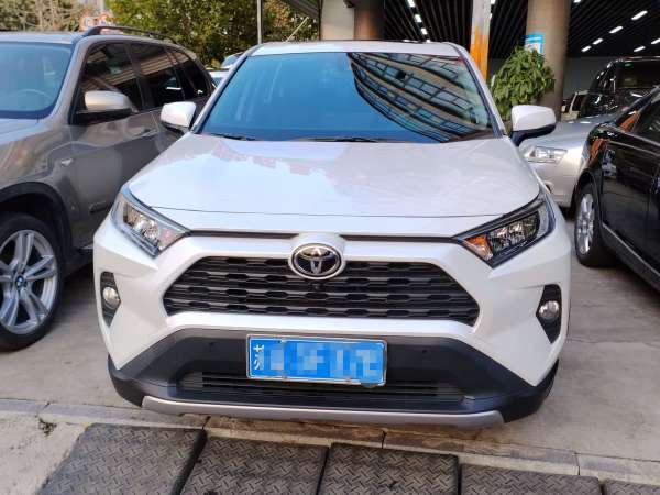 丰田 RAV4荣放  2021款 2.0L CVT两驱风尚版