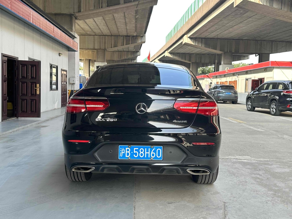 2019年5月奔馳 奔馳GLC  2021款 GLC 260 4MATIC 轎跑SUV