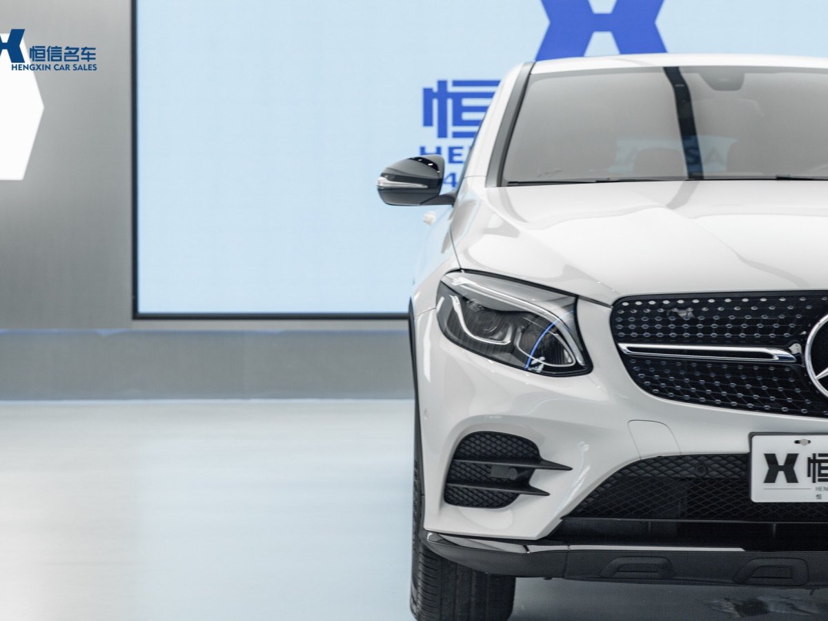 2019年1月奔馳 奔馳GLC  2023款 GLC 300 4MATIC 轎跑SUV