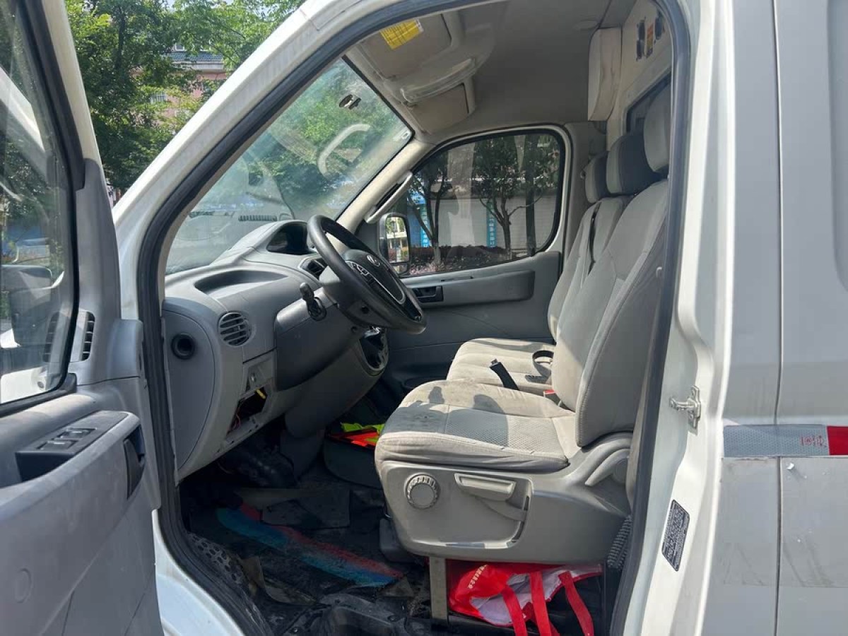 上汽大通 V80  2019款 2.0T Plus 6擋手動廂式貨車VAN長軸中頂2-3座圖片
