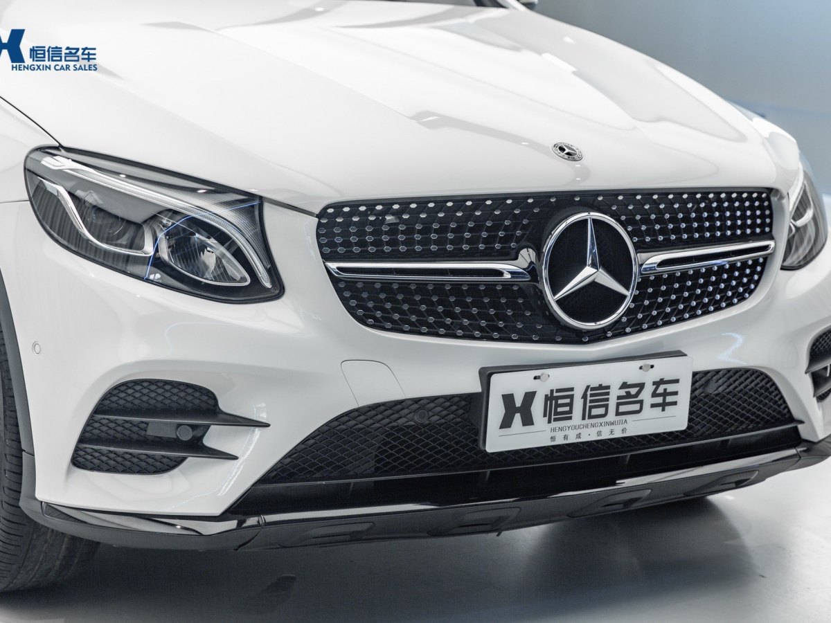 2019年1月奔馳 奔馳GLC  2023款 GLC 300 4MATIC 轎跑SUV