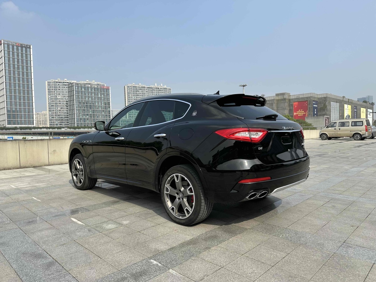 瑪莎拉蒂 Levante  2018款 3.0T 350Hp 標(biāo)準(zhǔn)版圖片