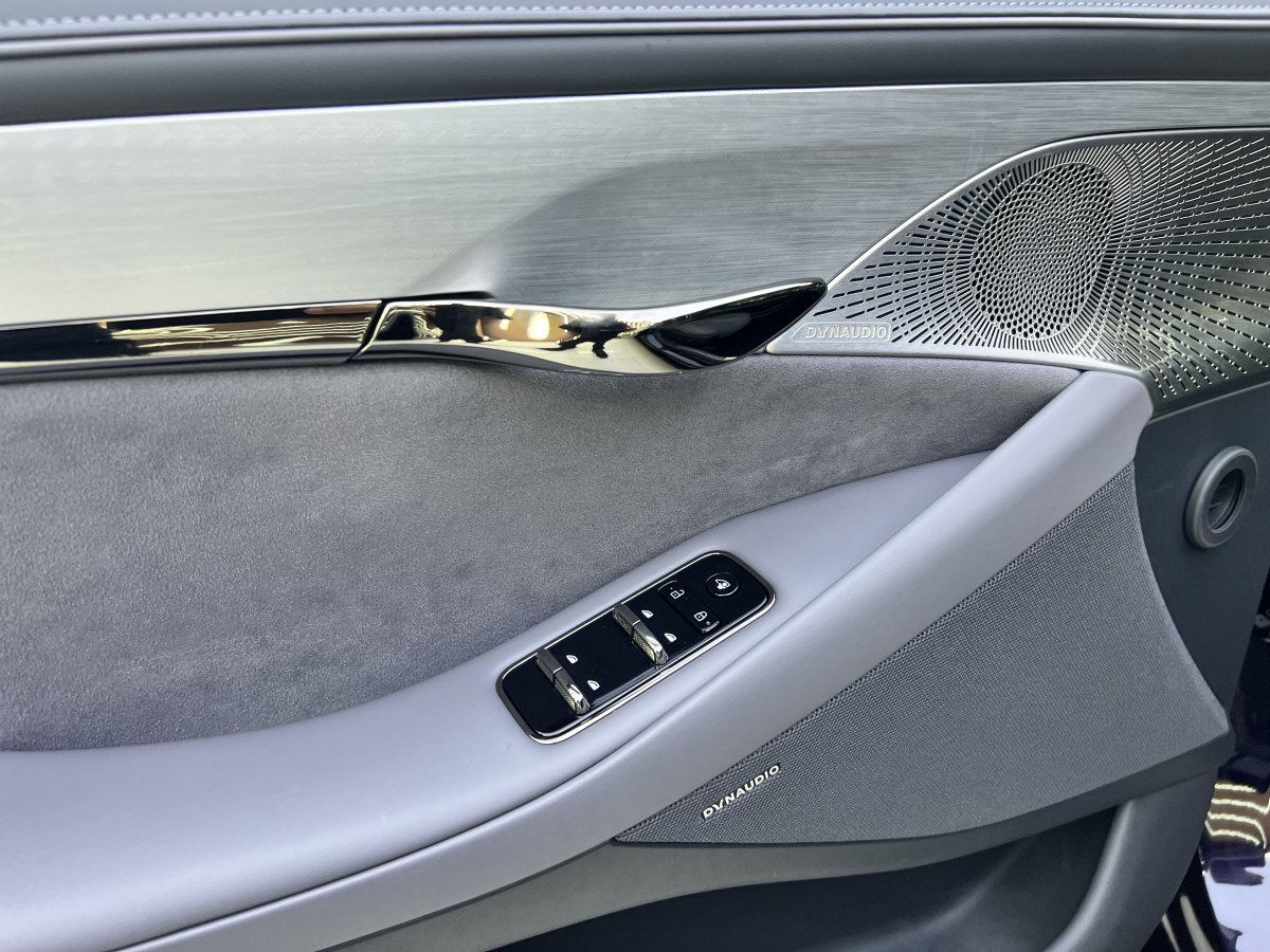 嵐圖 嵐圖追光  2024款 PHEV 四驅(qū)超長續(xù)航旗艦版圖片