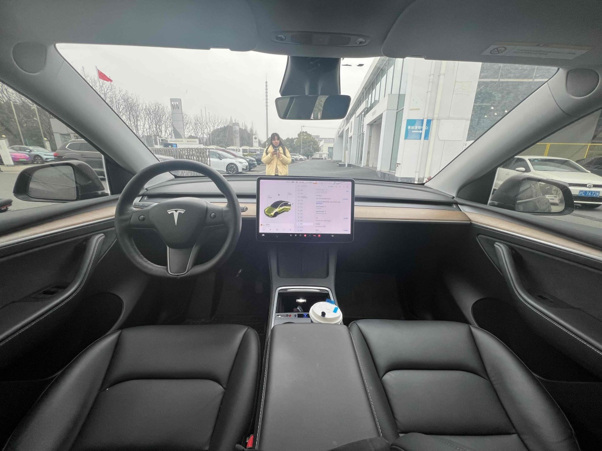 特斯拉 Model 3  2023款 長續(xù)航煥新版 雙電機(jī)全輪驅(qū)動圖片