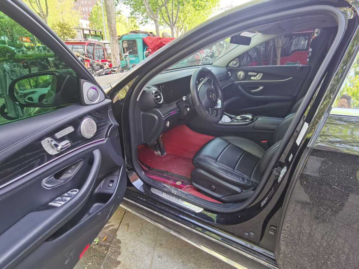 2017年9月奔驰 奔驰E级  2017款 E 300 L 运动时尚型