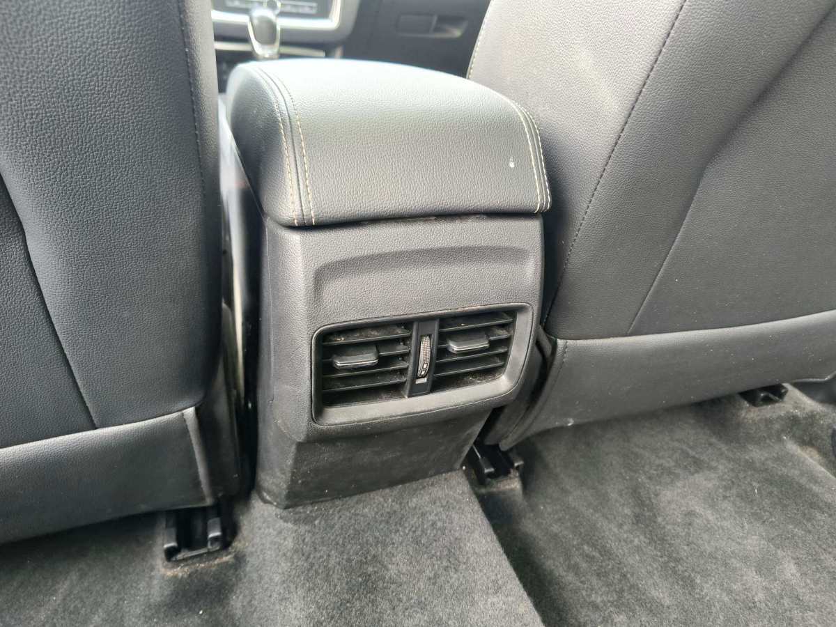 榮威 i6  2020款  PLUS 1.6L CVT 4G互聯(lián)榮耀旗艦版圖片