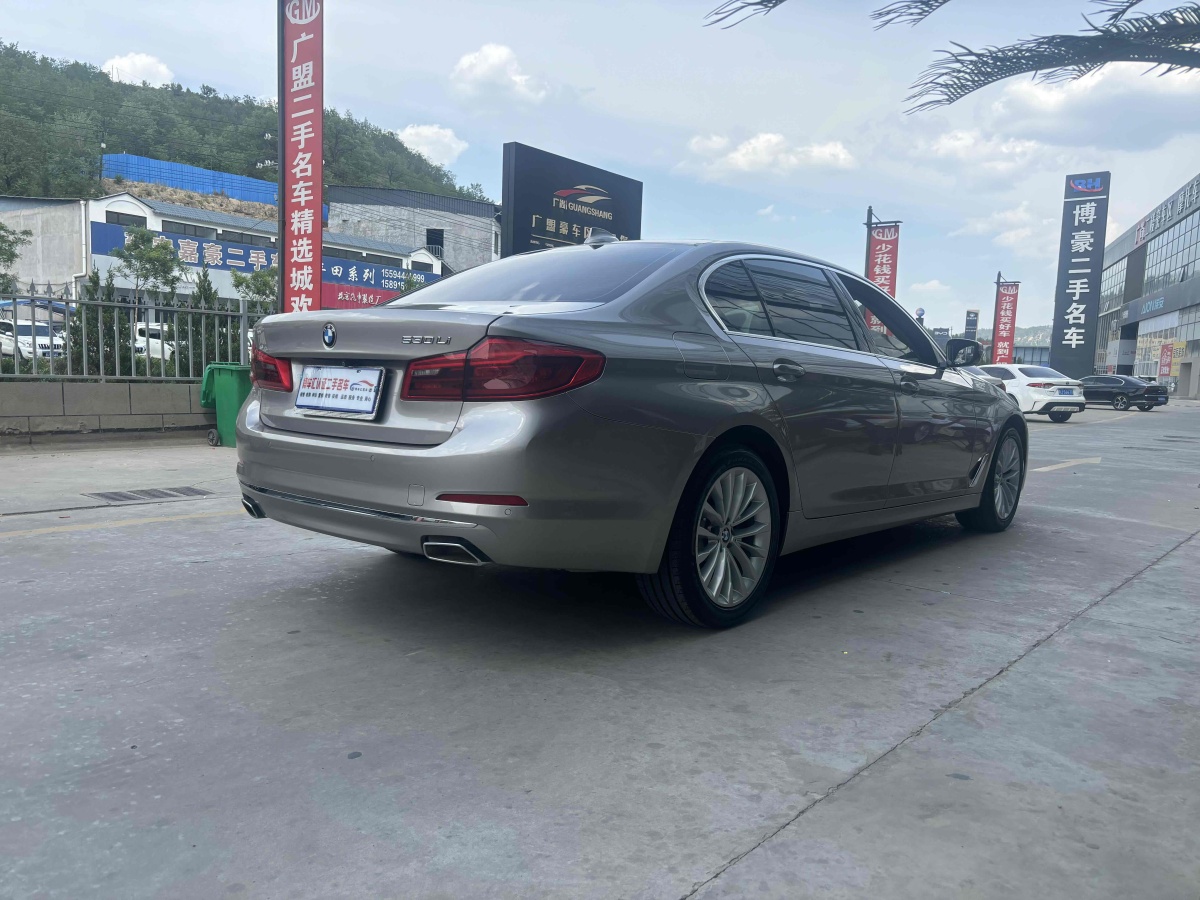寶馬 寶馬5系  2019款  改款 530Li 領(lǐng)先型 豪華套裝圖片