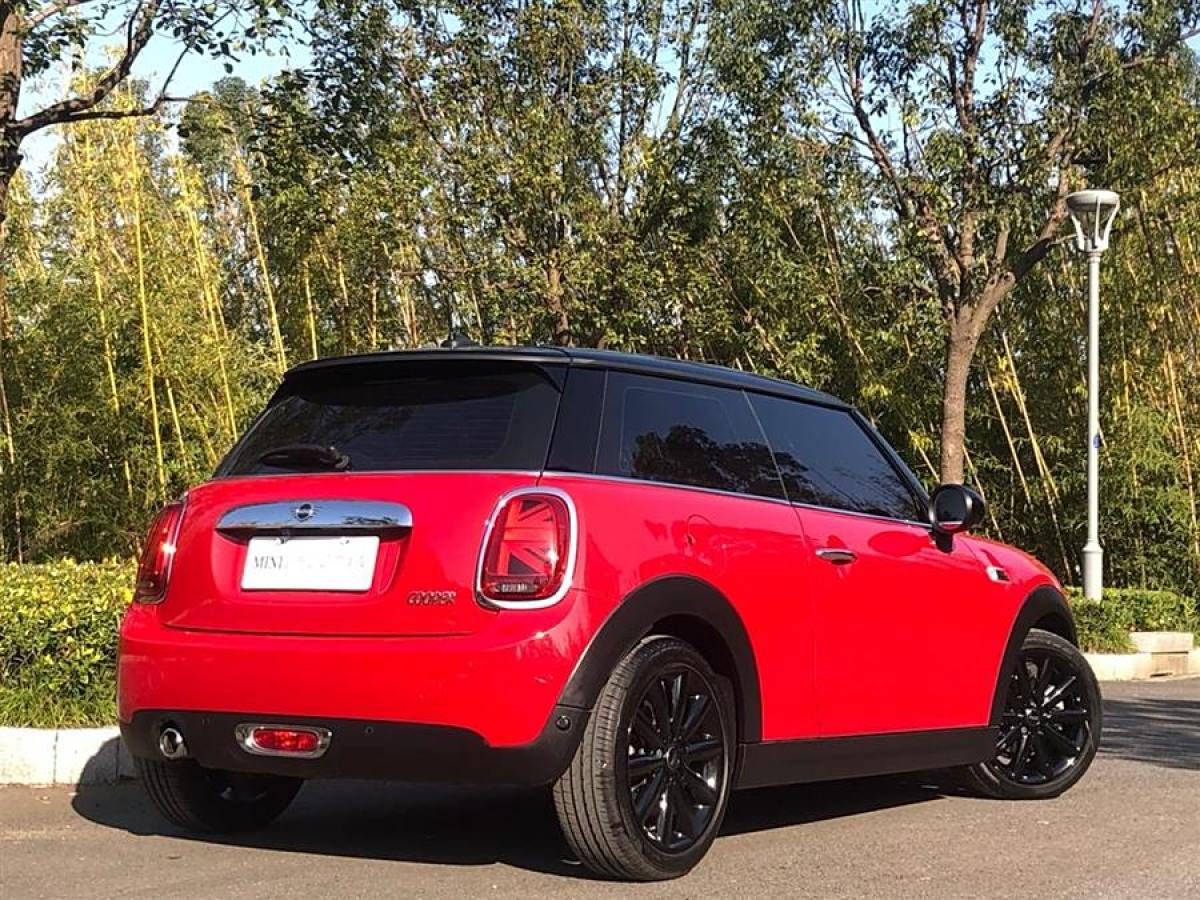 2019年4月MINI COUNTRYMAN  2018款 1.5T COOPER 藝術(shù)家