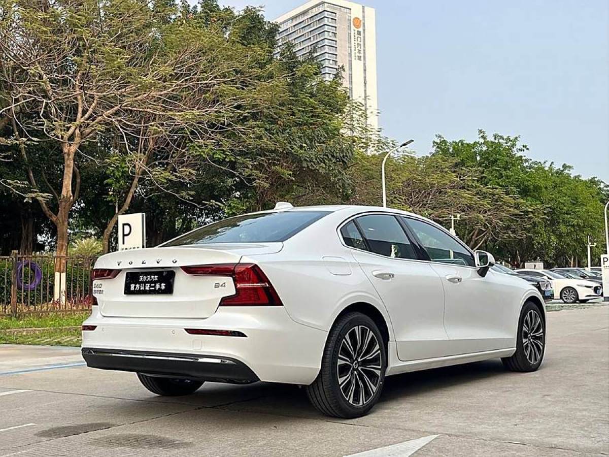 2023年6月沃爾沃 S60L  2023款 B4 智遠(yuǎn)豪華版