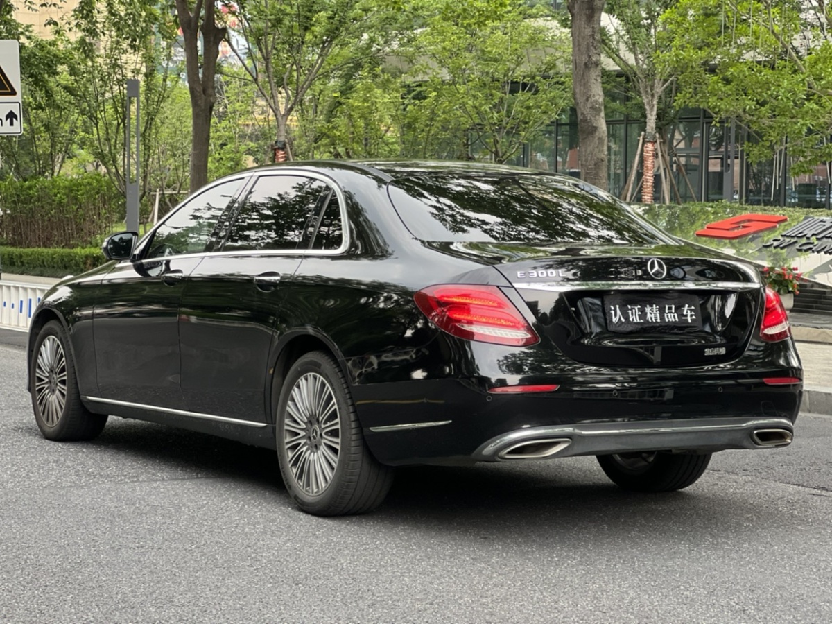 奔馳 奔馳E級  2020款 E 300 L 時(shí)尚型圖片
