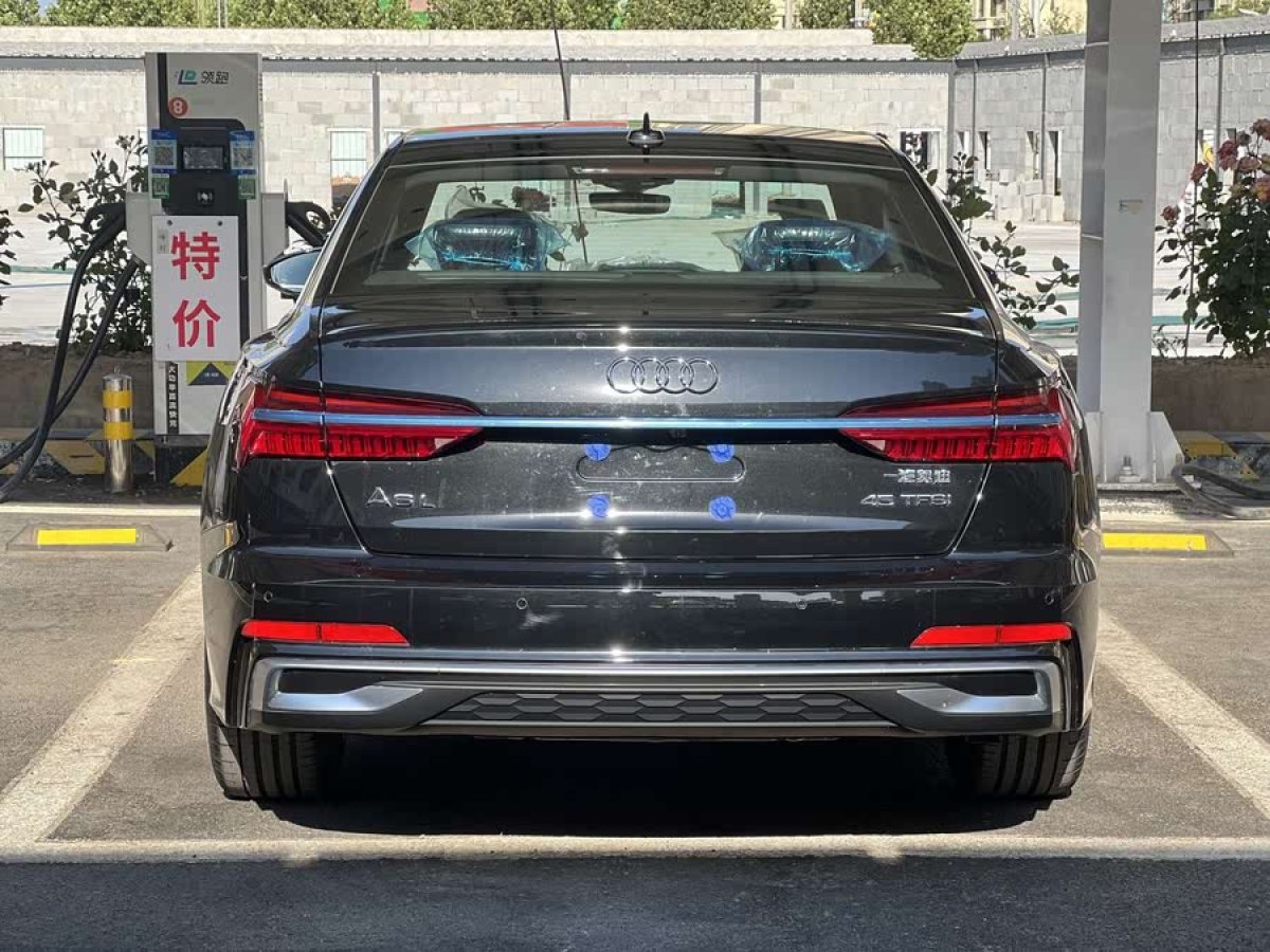 奧迪 奧迪A6L  2025款 改款 45 TFSI 臻選動感型圖片