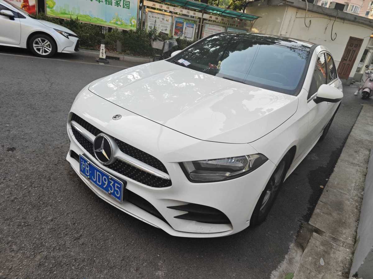 奔馳 奔馳A級  2019款  改款 A 180 L 運(yùn)動(dòng)轎車圖片