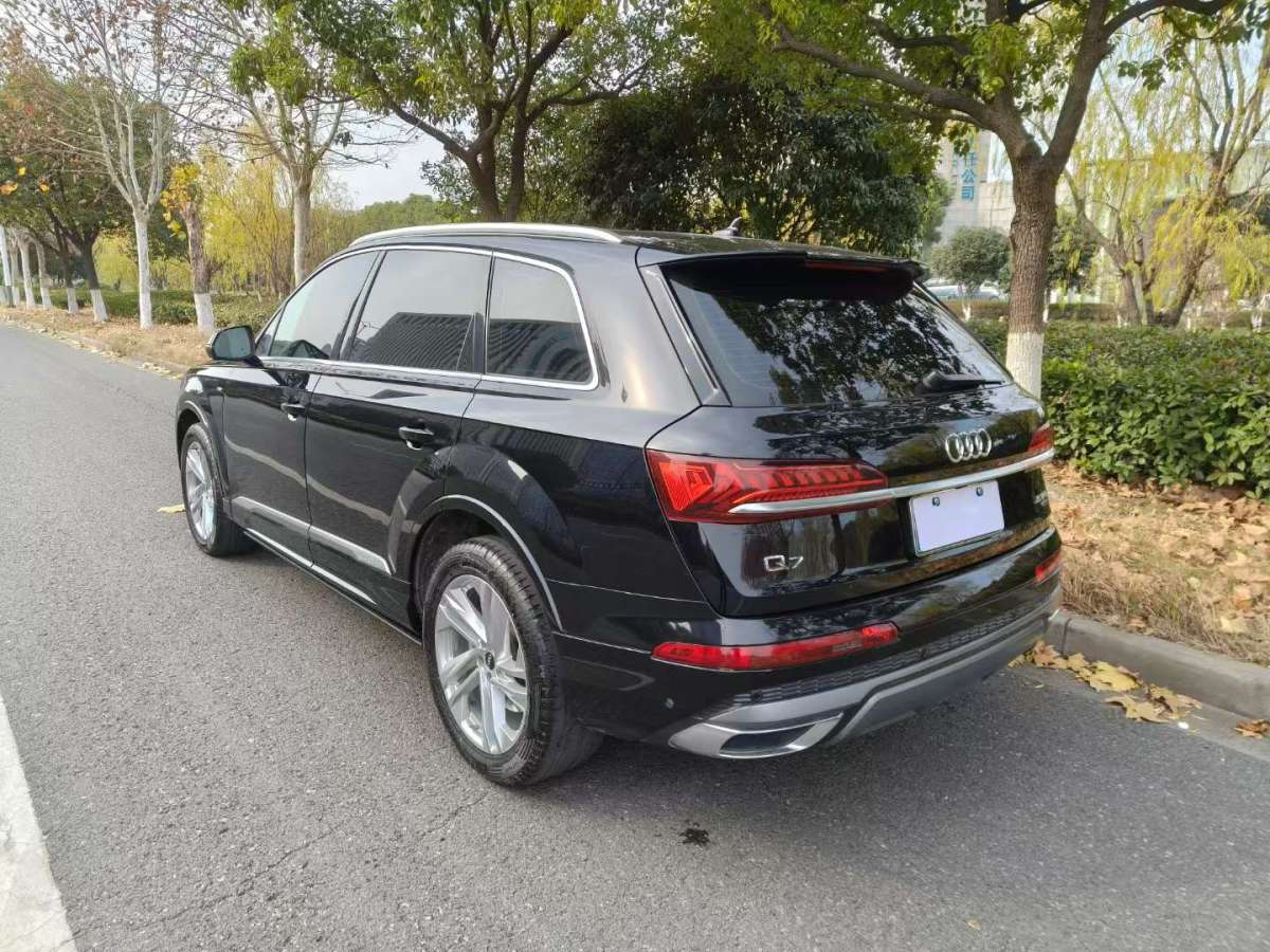 奧迪 奧迪Q7  2021款 45 TFSI quattro S line運(yùn)動(dòng)型圖片