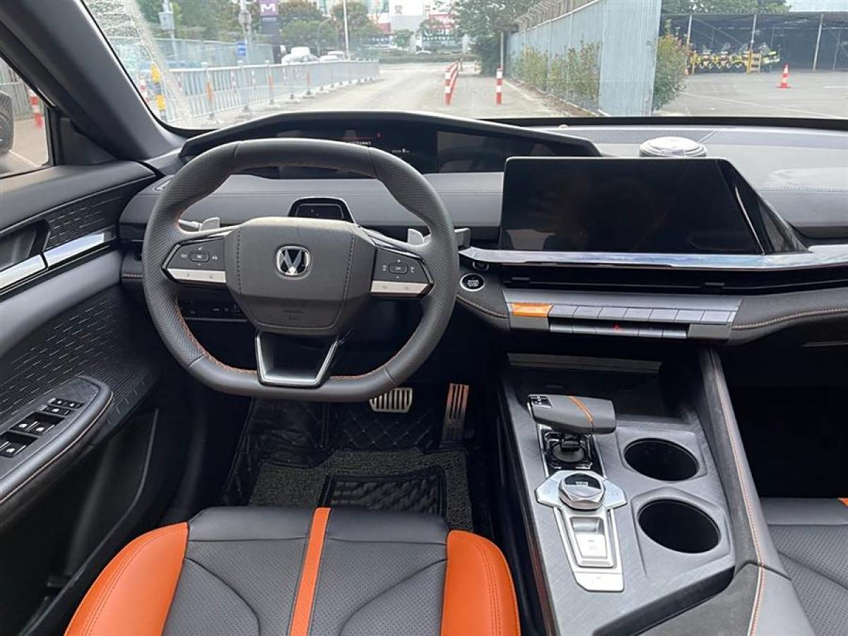 長(zhǎng)安 長(zhǎng)安UNI-V  2023款 1.5T 尊貴型圖片