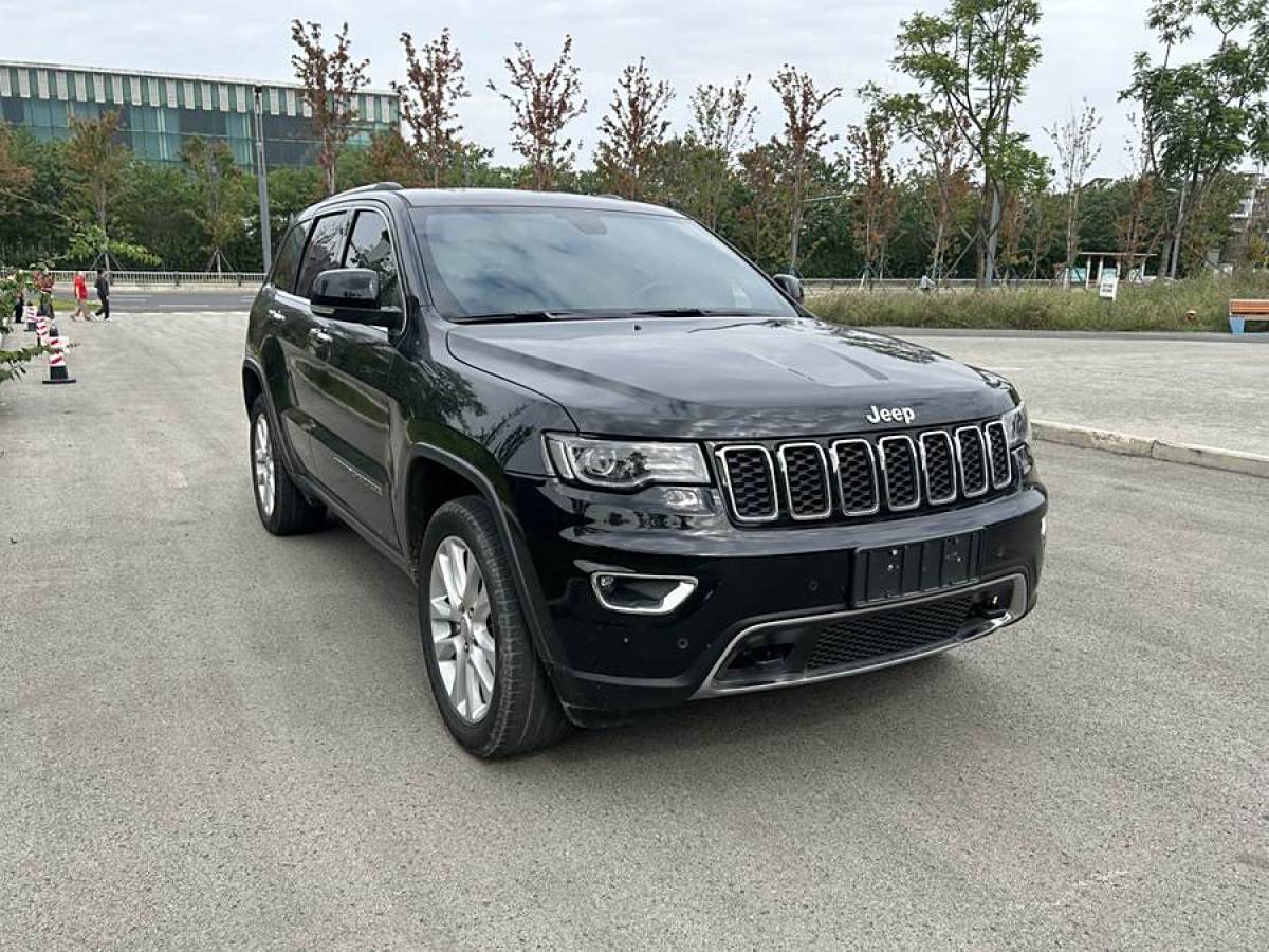 2017年10月Jeep 大切諾基  2017款 3.0L 精英導(dǎo)航版