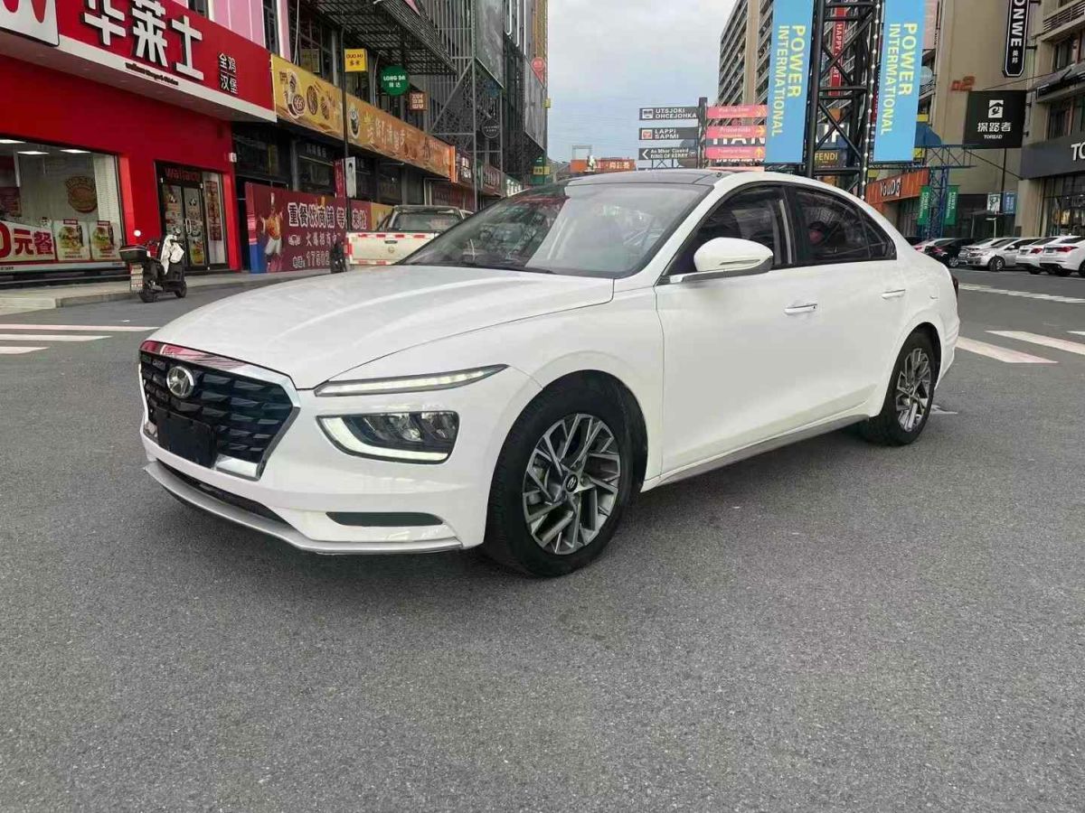 現(xiàn)代 名圖  2021款 1.8L CVT尊貴版LUX圖片