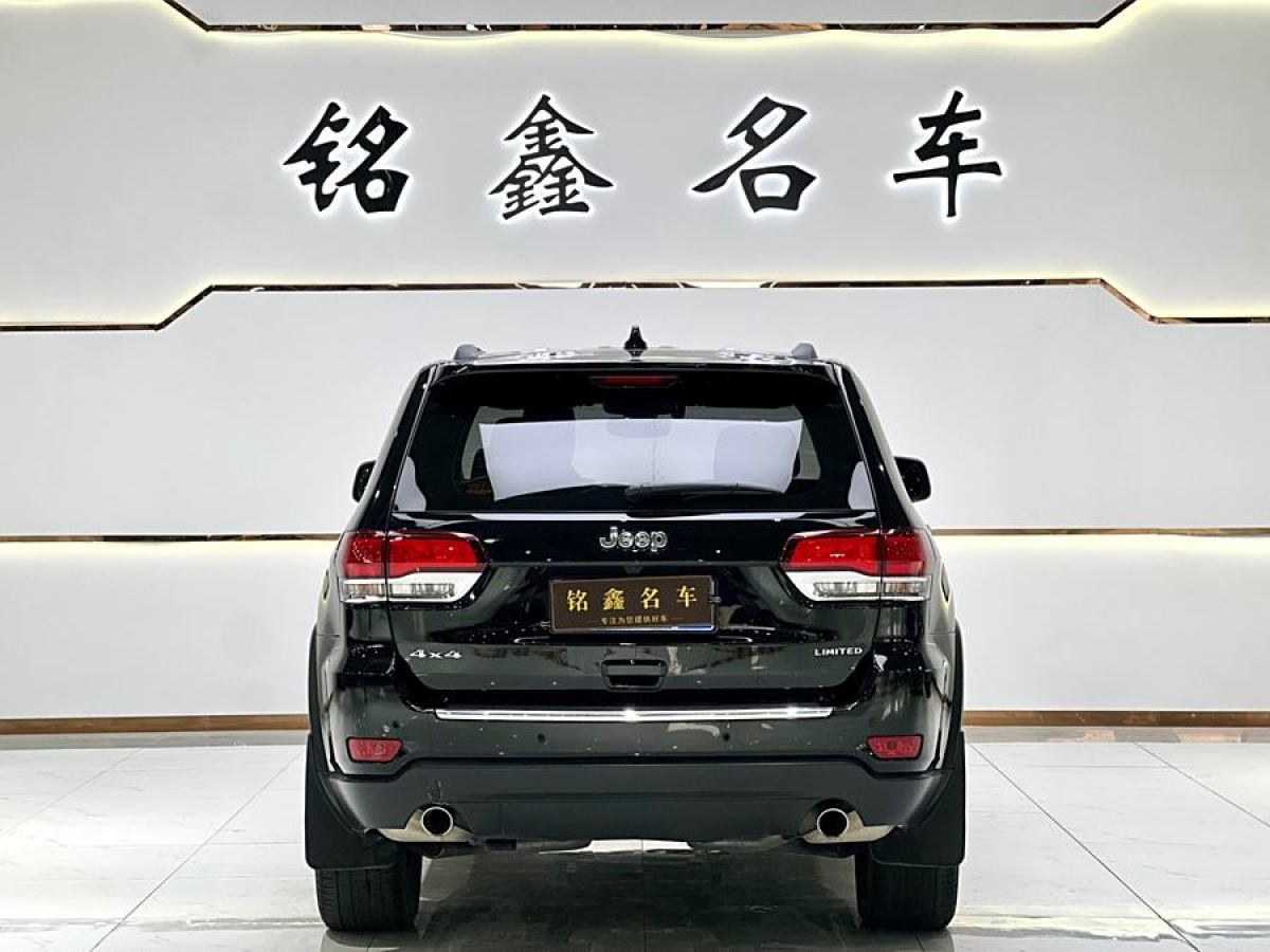 Jeep 大切諾基  2020款 3.0L 精英導(dǎo)航版圖片