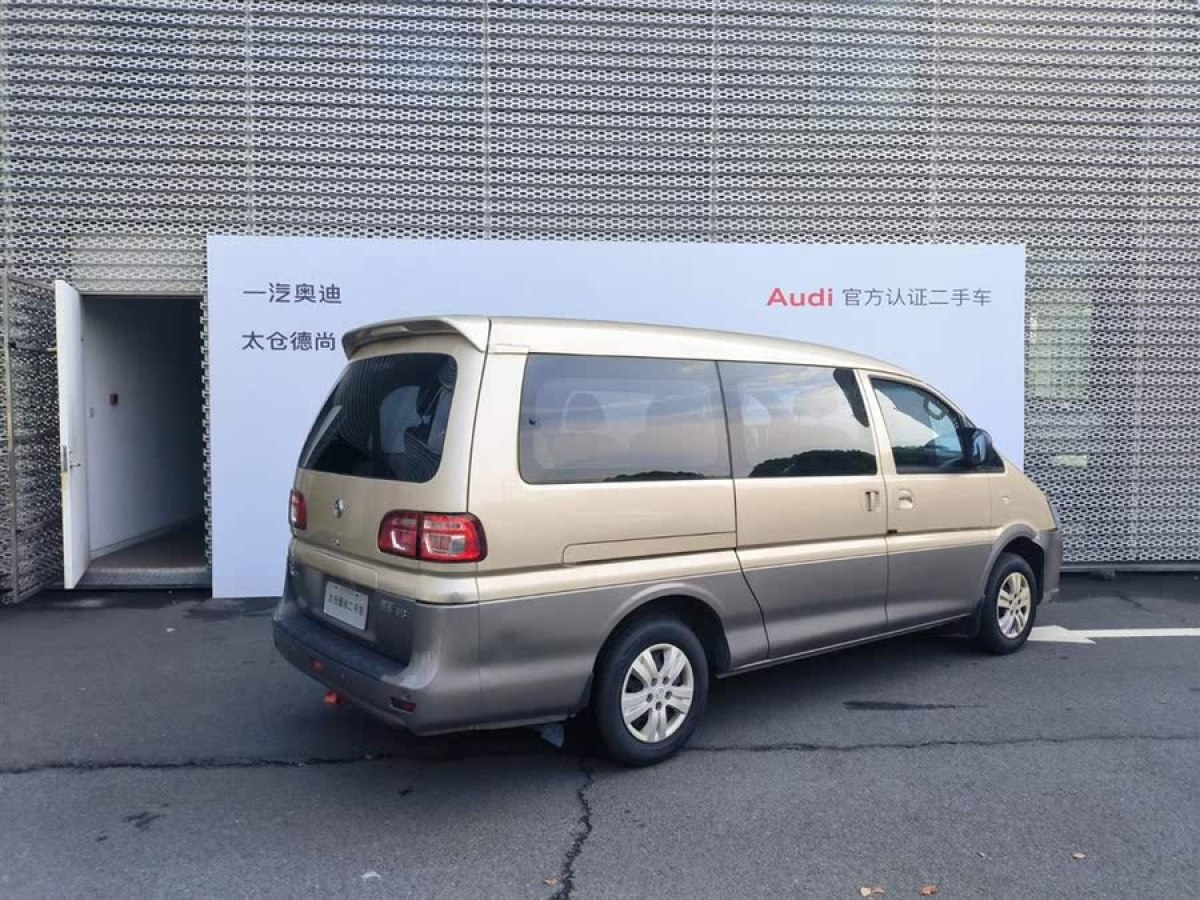 東風(fēng)風(fēng)行 菱智  2019款 改款 M3L 1.6L 7座標(biāo)準(zhǔn)型圖片