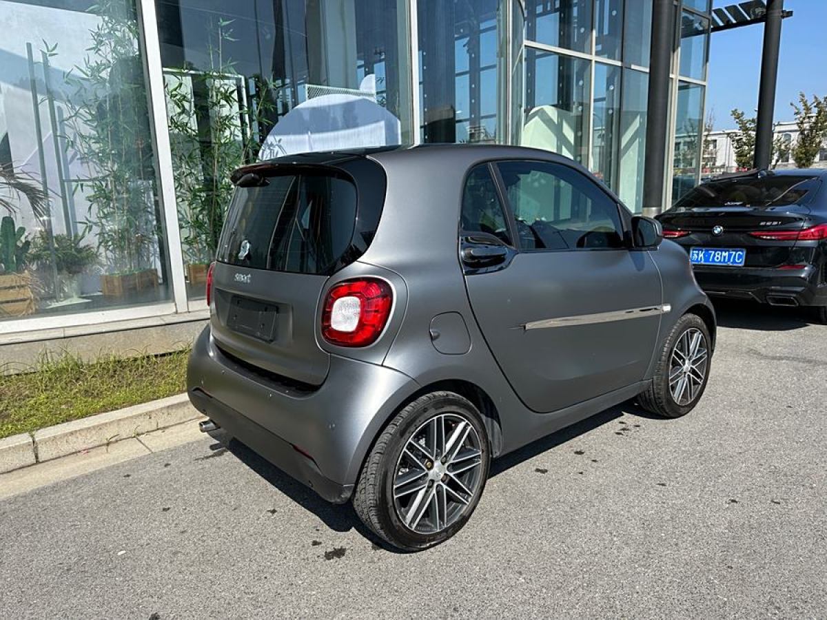 smart fortwo  2017款 1.0L 52千瓦灰引力特別版圖片