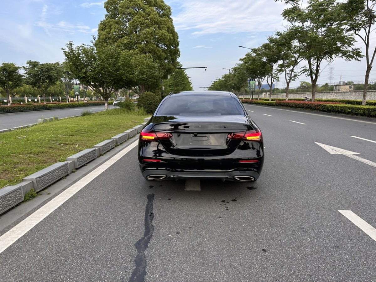 奔驰 奔驰E级  2021款 E 300 L 运动豪华型图片