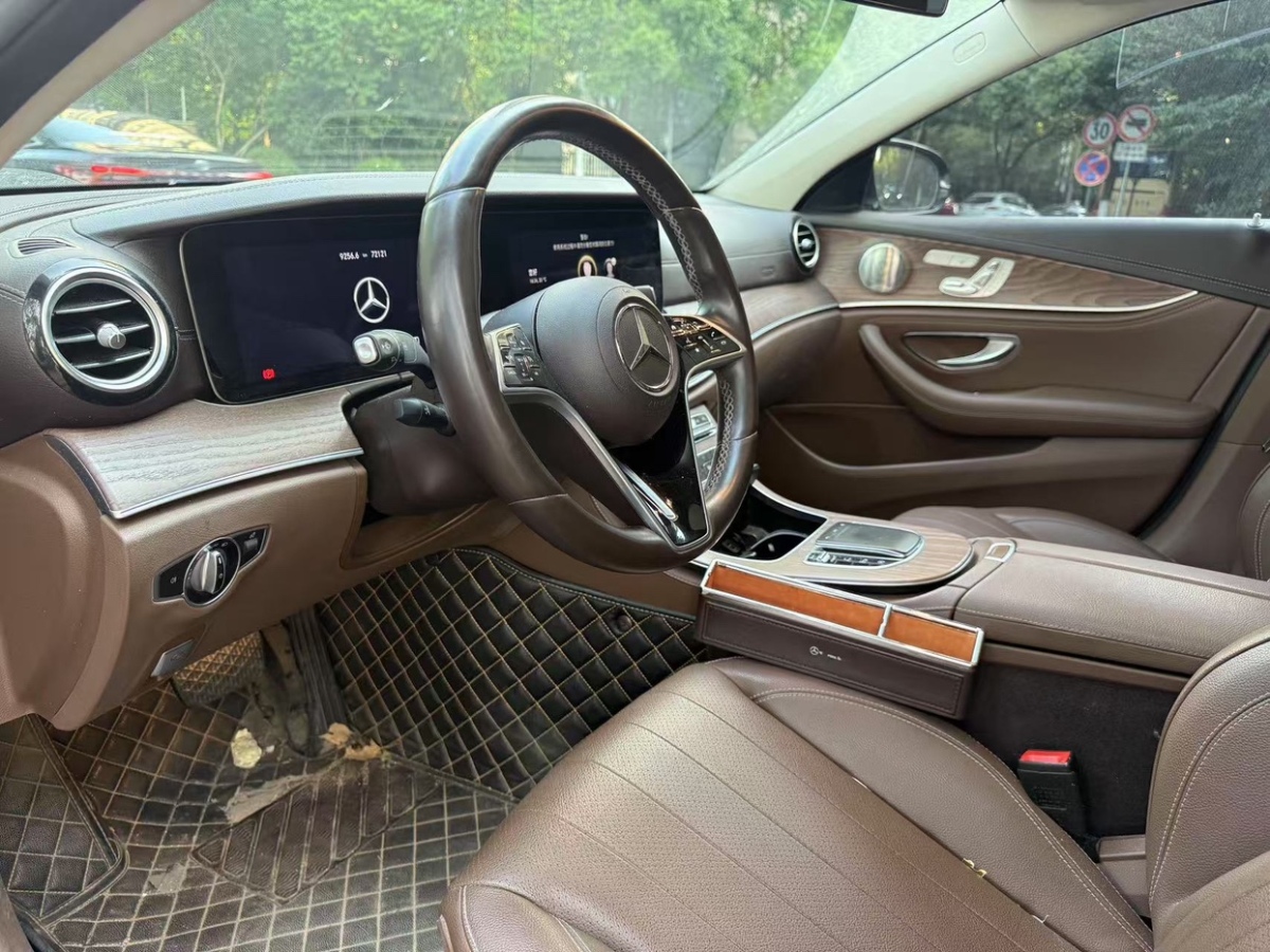奔馳 奔馳E級  2022款 改款三 E 300 L 豪華型圖片