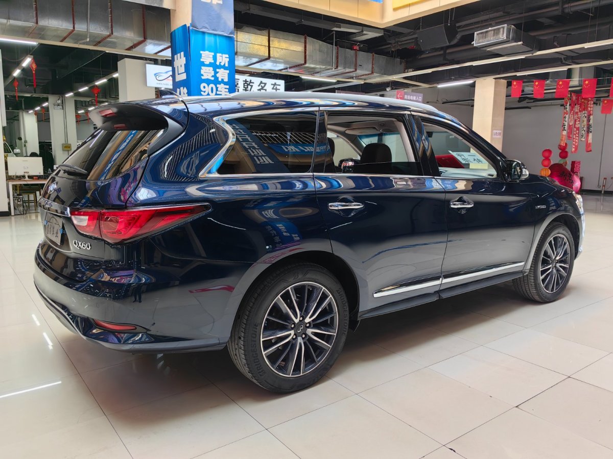 英菲尼迪 QX60  2018款 2.5T Hybrid 兩驅(qū)冠軍家庭版圖片