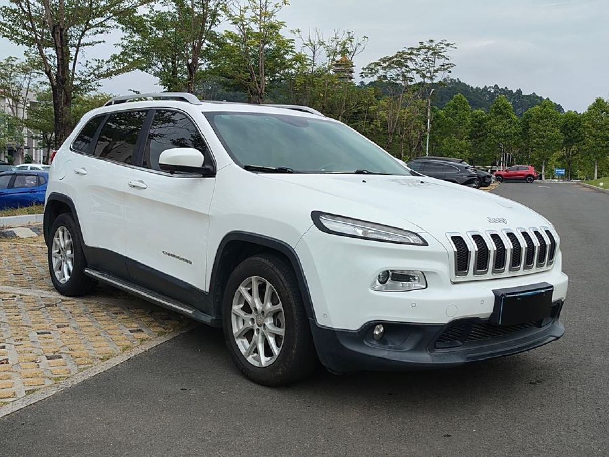 2016年12月Jeep 自由光  2016款 2.4L 領(lǐng)先智能版