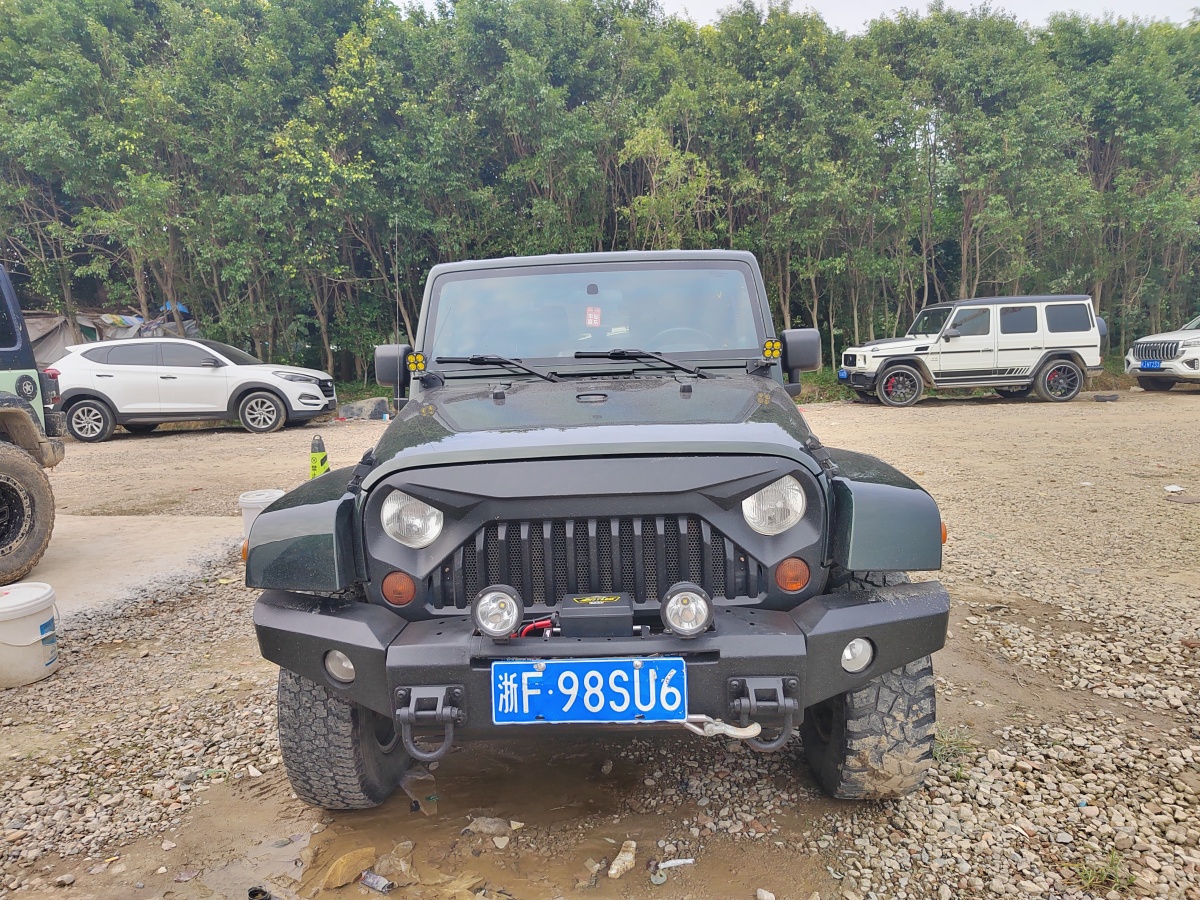 Jeep 牧馬人  2010款 3.8L Sahara 兩門版圖片