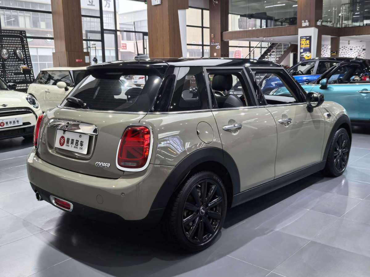 MINI MINI  2019款 1.5T COOPER 藝術(shù)家 五門版圖片