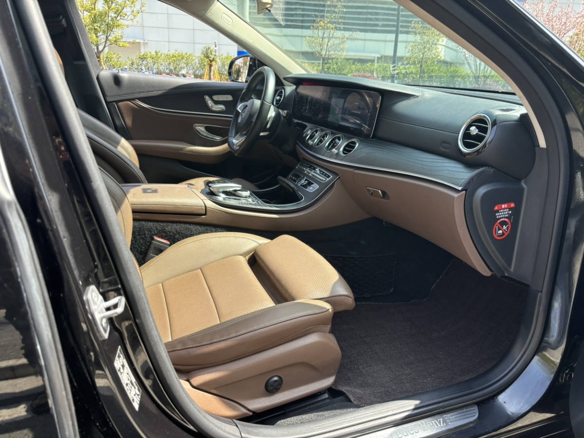 2018年8月奔驰 奔驰E级  2018款 改款 E 200 L 运动型