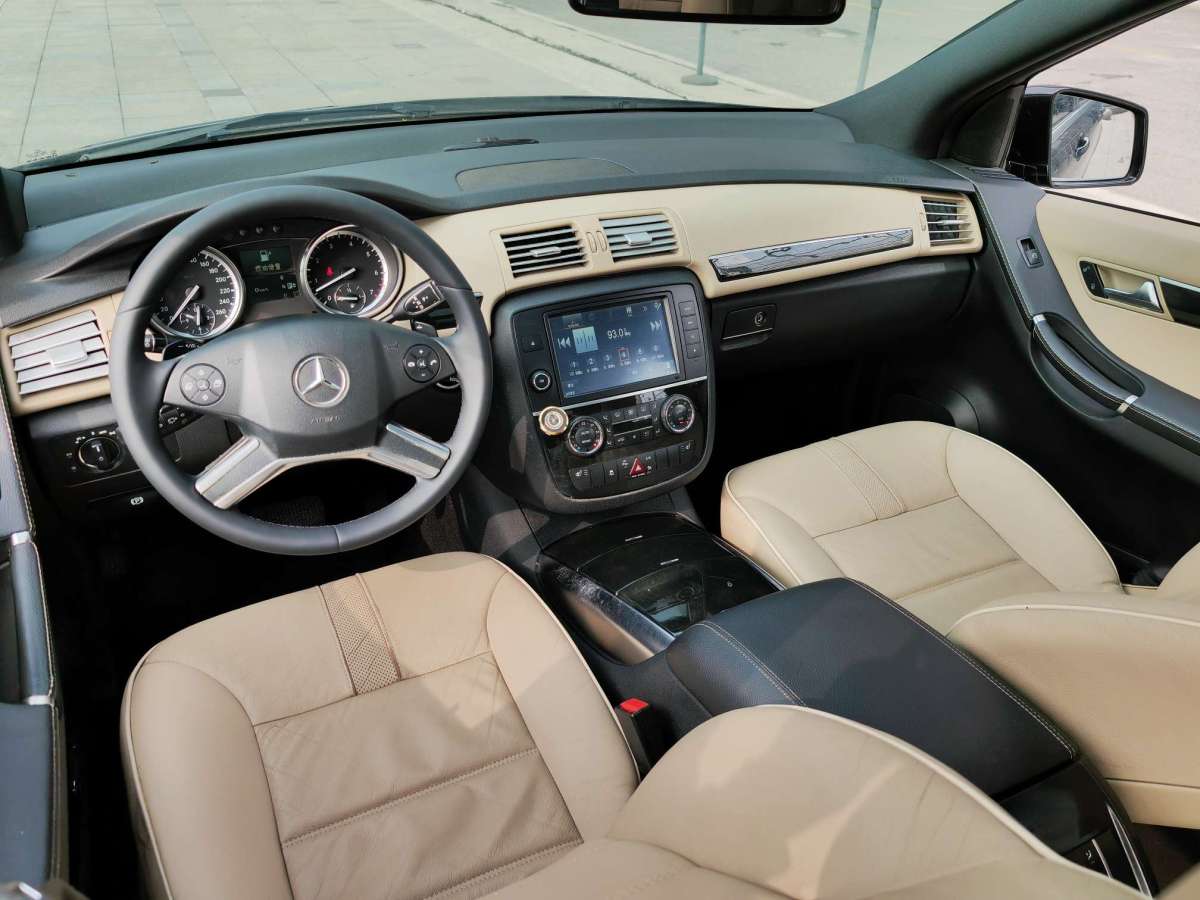 2015年9月奔驰 奔驰R级  2014款 R 320 4MATIC 商务型