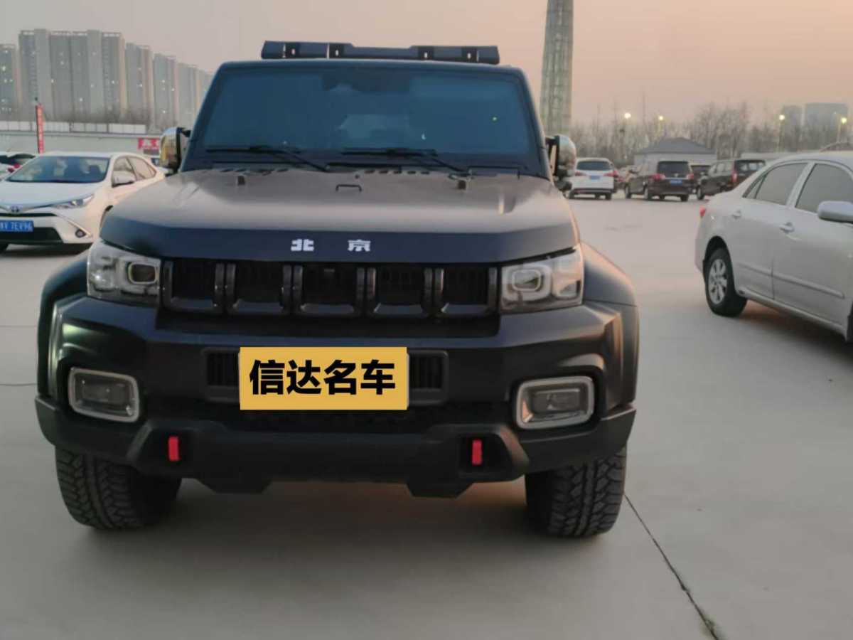 北京 BJ40  2021款 2.0D 自動四驅(qū)刀鋒英雄版?zhèn)b客型圖片