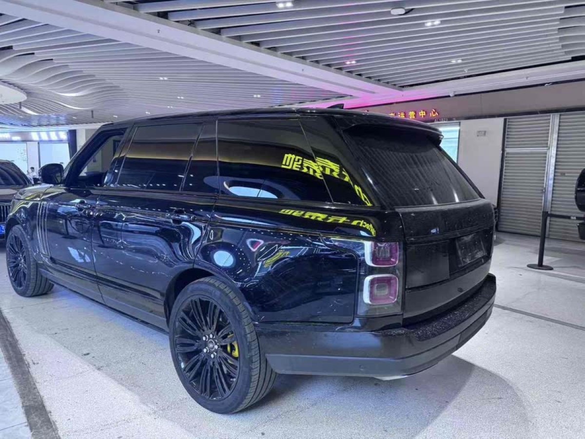 路虎 攬勝  2018款 3.0 V6 SC Vogue 傳世加長(zhǎng)版圖片