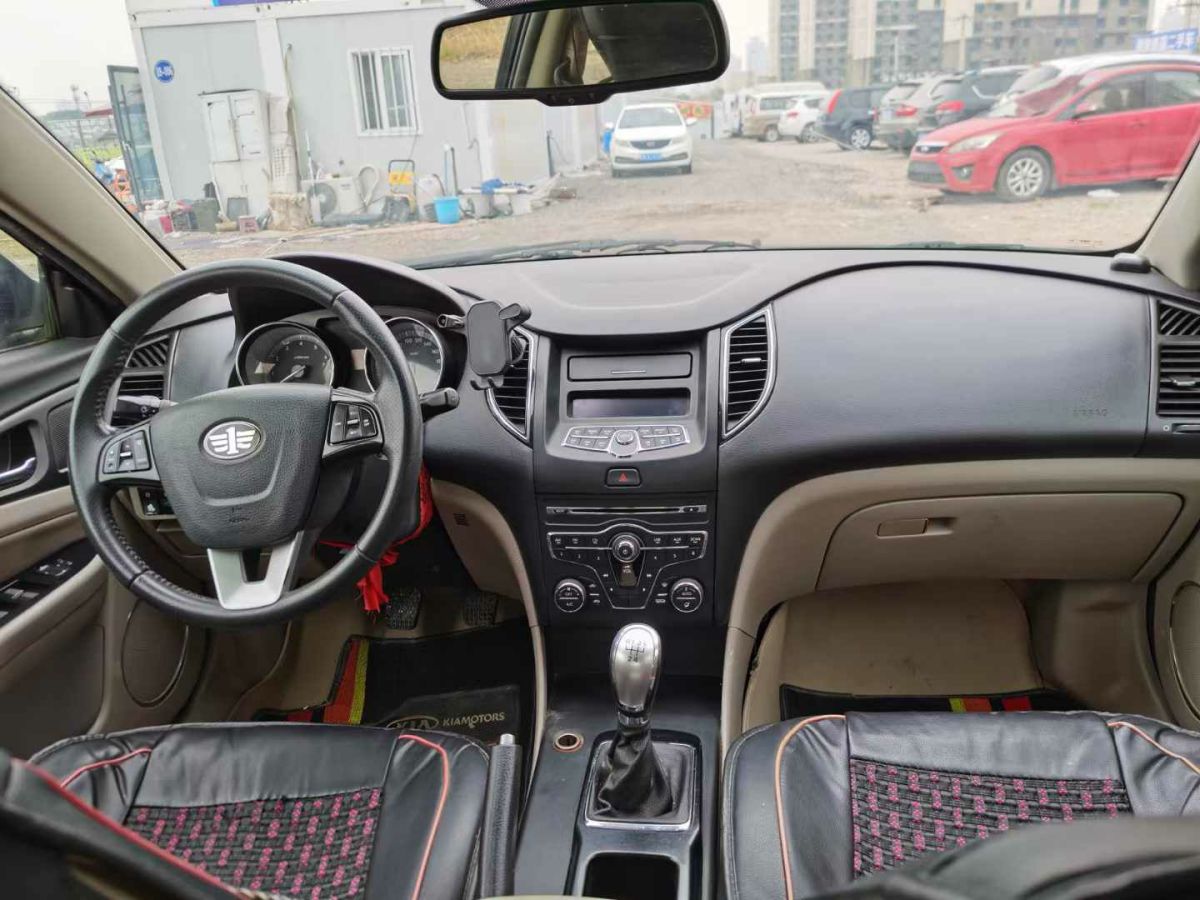 奔騰 B70  2014款 2.0L 手動舒適型圖片