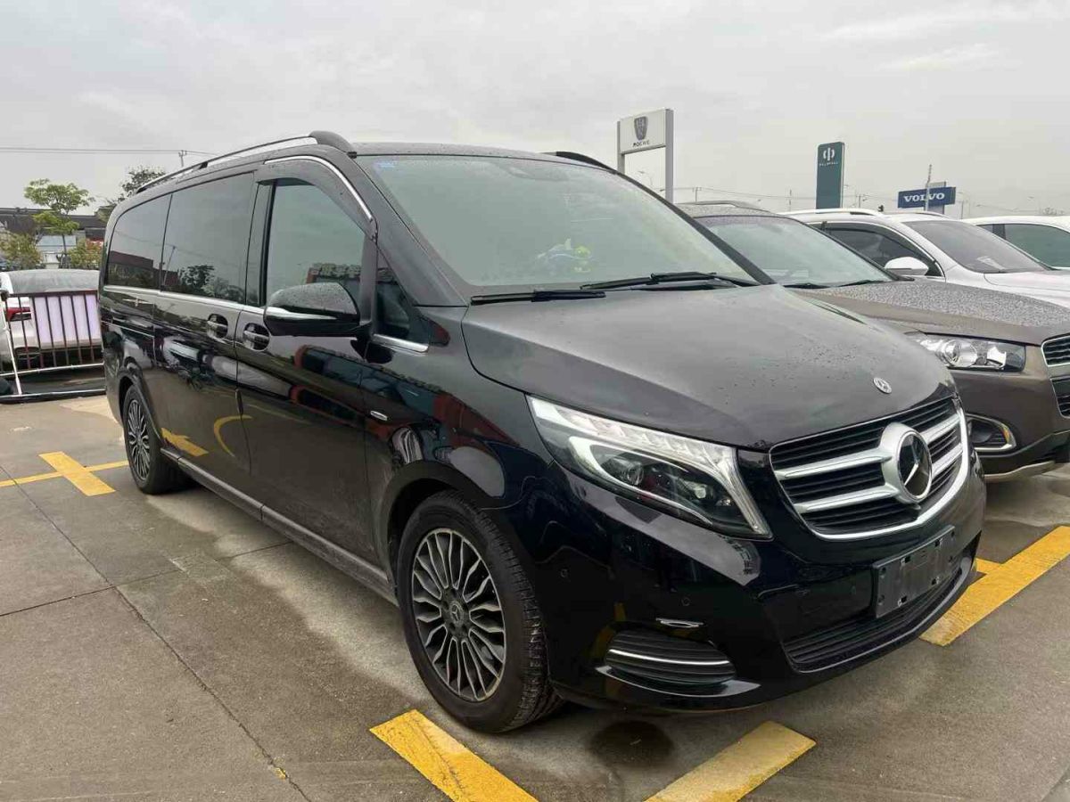 2019年9月奔馳 奔馳A級(jí)  2019款  A 220 L 4MATIC 運(yùn)動(dòng)轎車